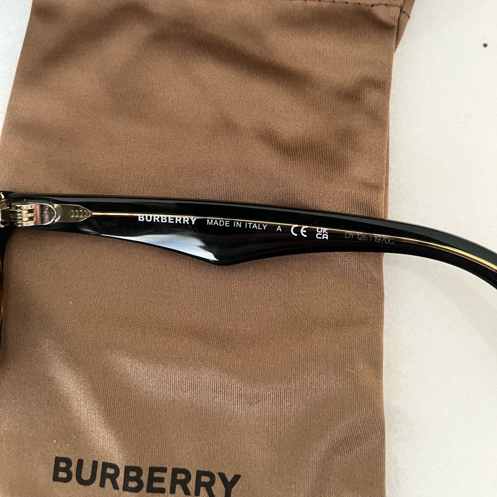 Burberry sunglasses - Picture 12 of 13